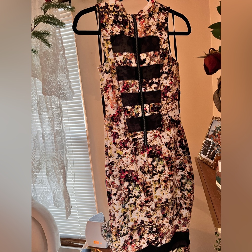 Graphic Print Cotton & Mesh Material Girl Mid Length Zip Dress Size medium